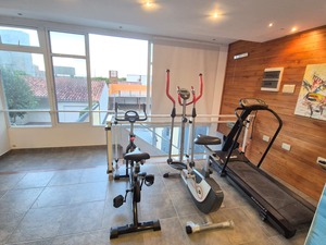 Gimnasio con equipamiento completo Hotel Krakus San Bernardo